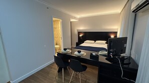 Chambre Double Exécutive | Rideaux occultants, fer et planche à repasser, Wi-Fi gratuit