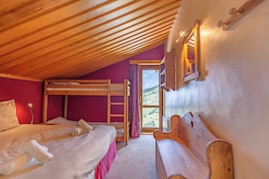 4 bedrooms, WiFi, bed sheets