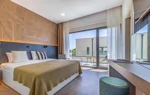 3 bedrooms, travel crib, free WiFi - Gorgeous home in Medulin with private swimming pool, can be inside or outside (Medulin)