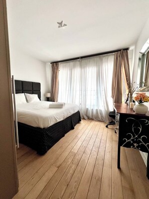 Iron/ironing board, WiFi, bed sheets