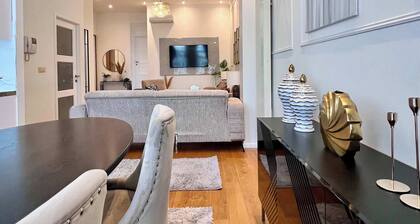 Cosy Appartement 9 personnes â Gare du Midi Bxl