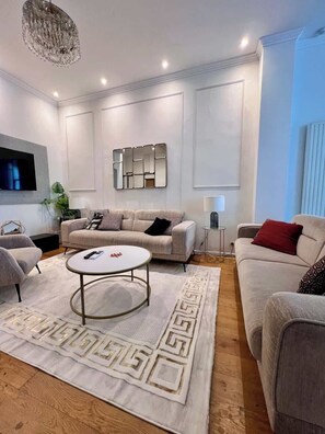 テレビ、書斎 / ワークスペース