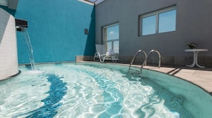Indoor pool, pool loungers