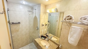 Deluxe Suite | Bathroom | Free toiletries - HOTEL PERDIZES - Flat Executivo - 1403 (São Paulo)