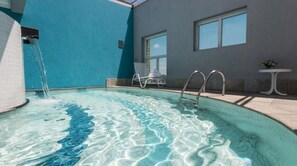 Innenpool, Liegestühle