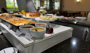 Café da manhã continental grátis todos os dias