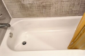 Room, 1 Queen Bed, Smoking | Bathroom | Free toiletries, towels - Mi Amor Inn & Suites By Hotel O Dallas Tx Hwy 352 (Dallas)