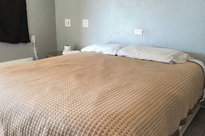 Habitació, 1 llit de matrimoni, fumadors | Caixa forta a l'habitació, wifi gratuïta i roba de llit