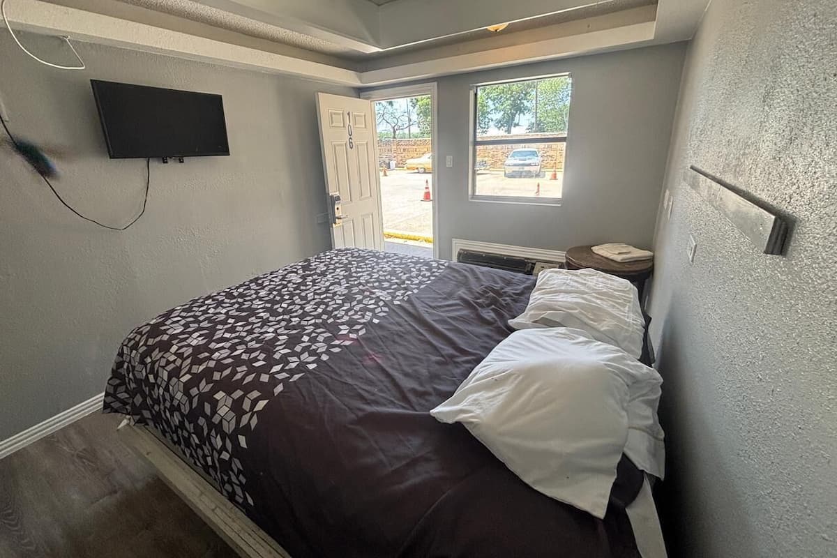 Rum - 1 queensize-säng - rökare | Värdeförvaringsskåp på rummet, gratis wi-fi och sängkläder