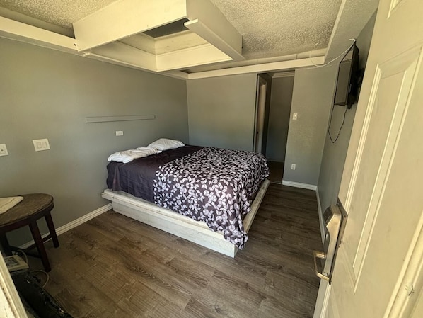 Rum - 1 queensize-säng - rökare | Värdeförvaringsskåp på rummet, gratis wi-fi och sängkläder