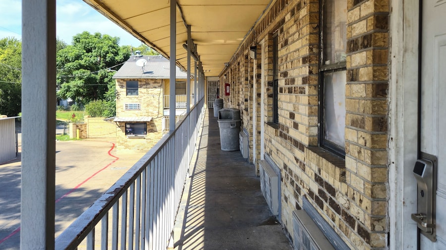 Mi Amor Inn & Suites By Hotel O Dallas Tx Hwy 352