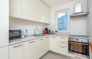 Refrigerador, horno, placa de cocina, lavavajillas