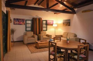 Interior - Casa Aloé Vera - Private House w/ free Breakfast (Ribeira)