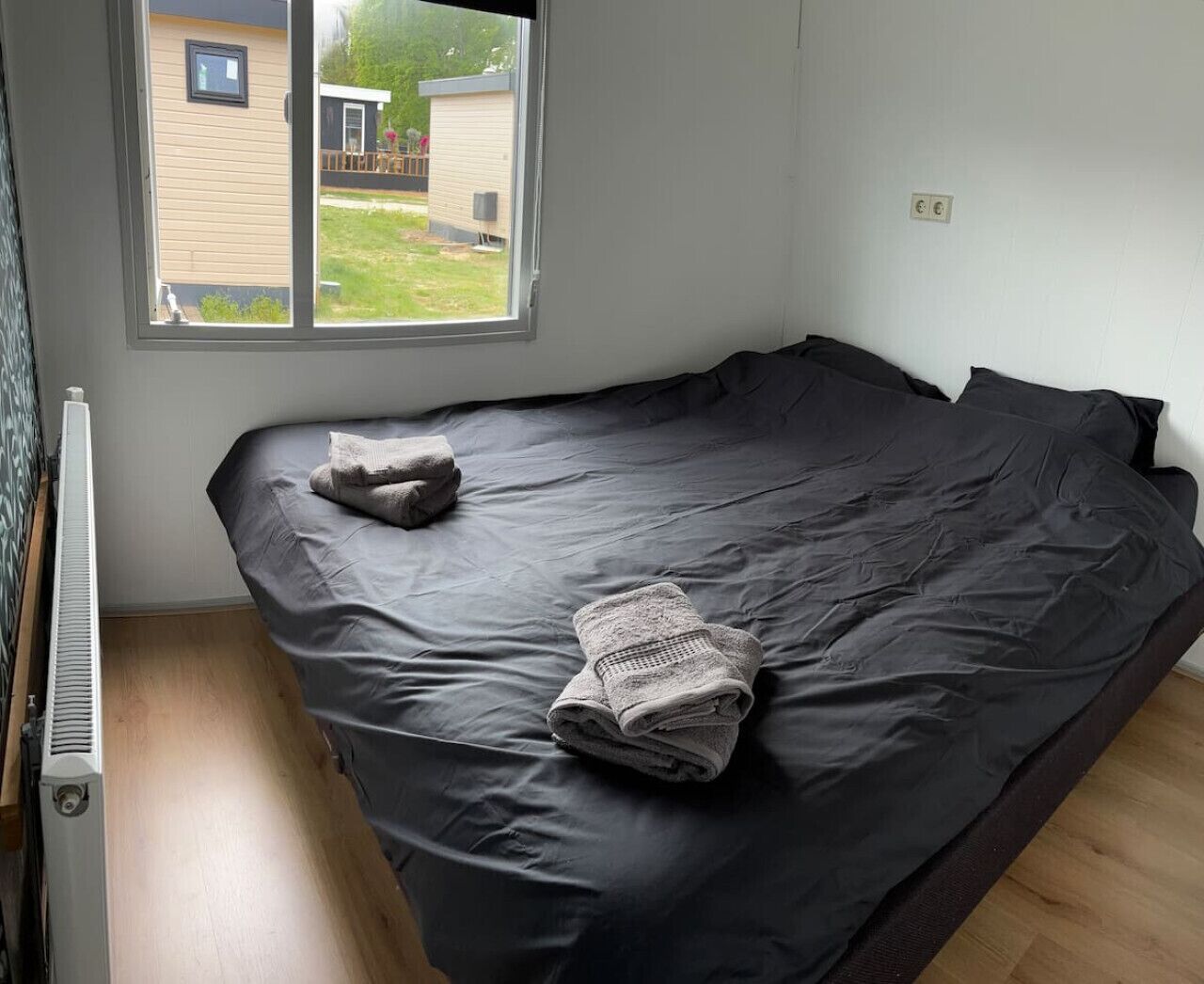 Iron/ironing board, WiFi