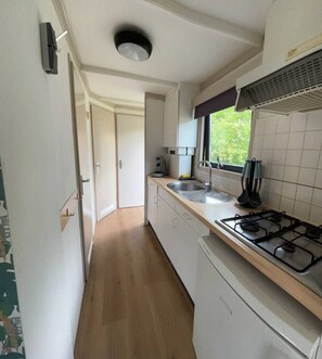 Fridge, coffee/tea maker, cookware/dishes/utensils, dining tables