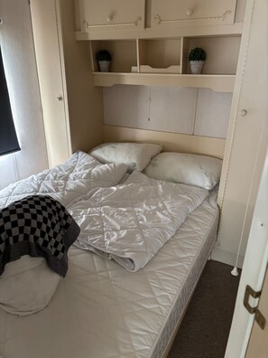 2 bedrooms, bed sheets