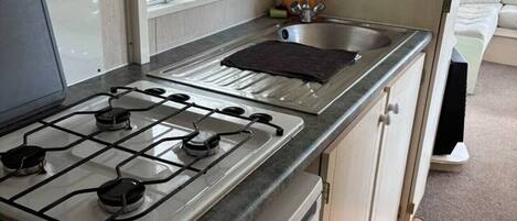 Fridge, cookware/dishes/utensils