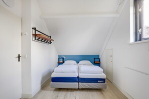 3 bedrooms, desk, iron/ironing board, travel cot