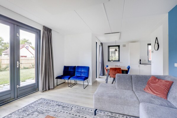 TV, fireplace, ping pong