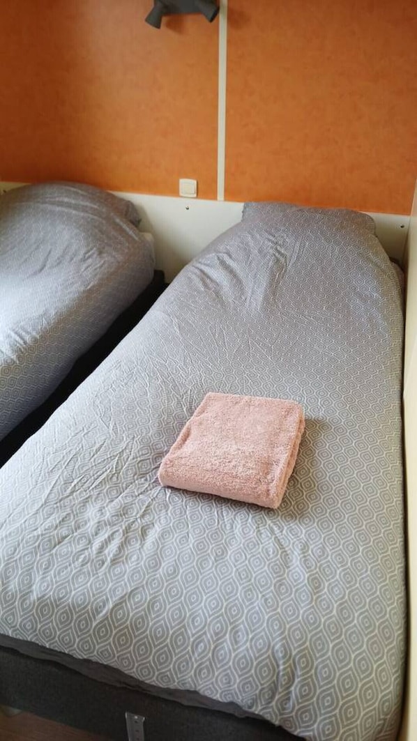 2 bedrooms, WiFi, bed sheets