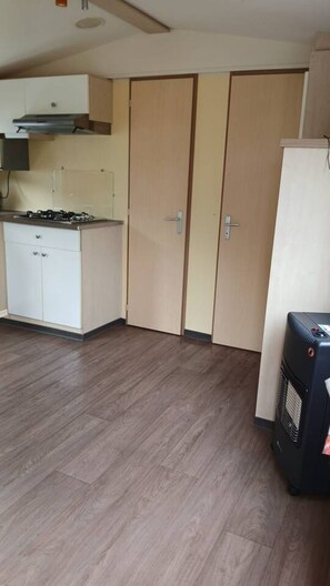 Fridge, stovetop, coffee/tea maker, cookware/dishes/utensils