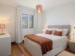 3 chambres, fer et planche à repasser, Wi-Fi, literie fournie