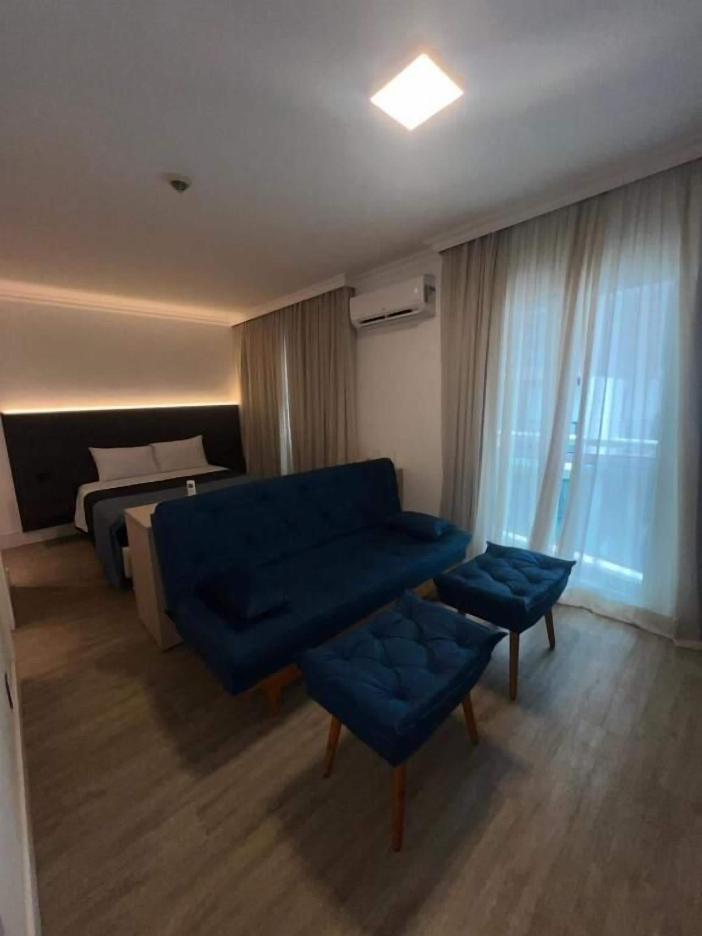 Deluxe Suite | Hypo-allergenic bedding, desk, laptop workspace, blackout drapes