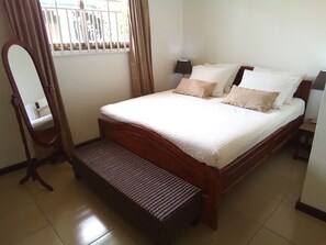 Iron/ironing board, WiFi, bed sheets