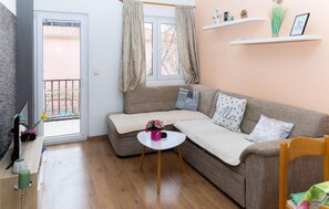 Smart TV - Nice apartment in Makarska with lake view (Makarska)