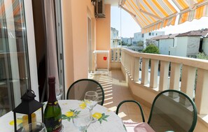 Outdoor dining - Nice apartment in Makarska with lake view (Makarska)