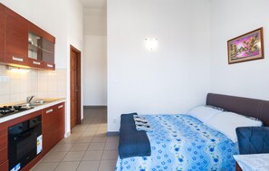 1 bedroom, free WiFi - Awesome apartment in Omis with WiFi (Omis)