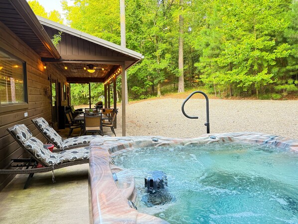 Outdoor spa tub