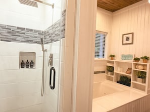 Shower, jetted tub, hair dryer, towels