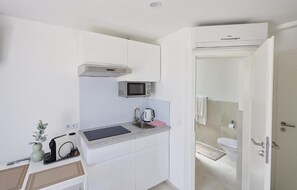 Fridge, coffee/tea maker