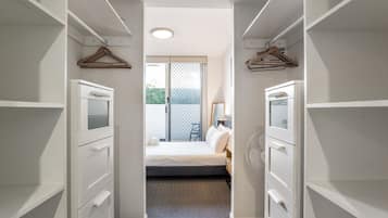 2 bedrooms, desk, free WiFi, bed sheets