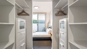 2 bedrooms, desk, free WiFi, bed sheets