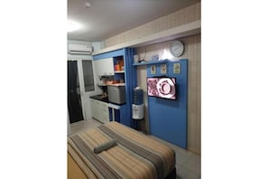 2 bedrooms, internet, bed sheets