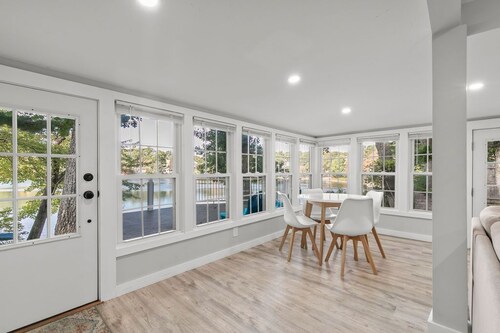 Easygoing Lakeside Stay | Plymouth, MA