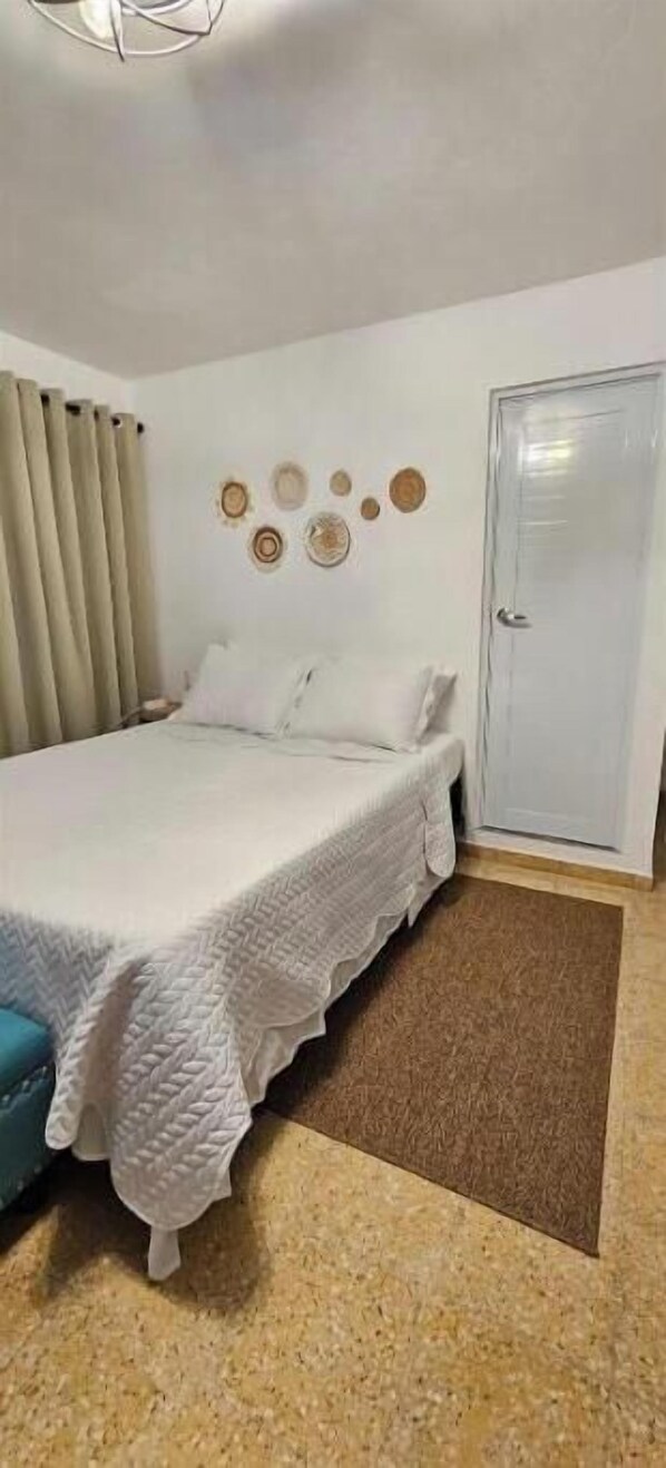 Iron/ironing board, free WiFi, bed sheets