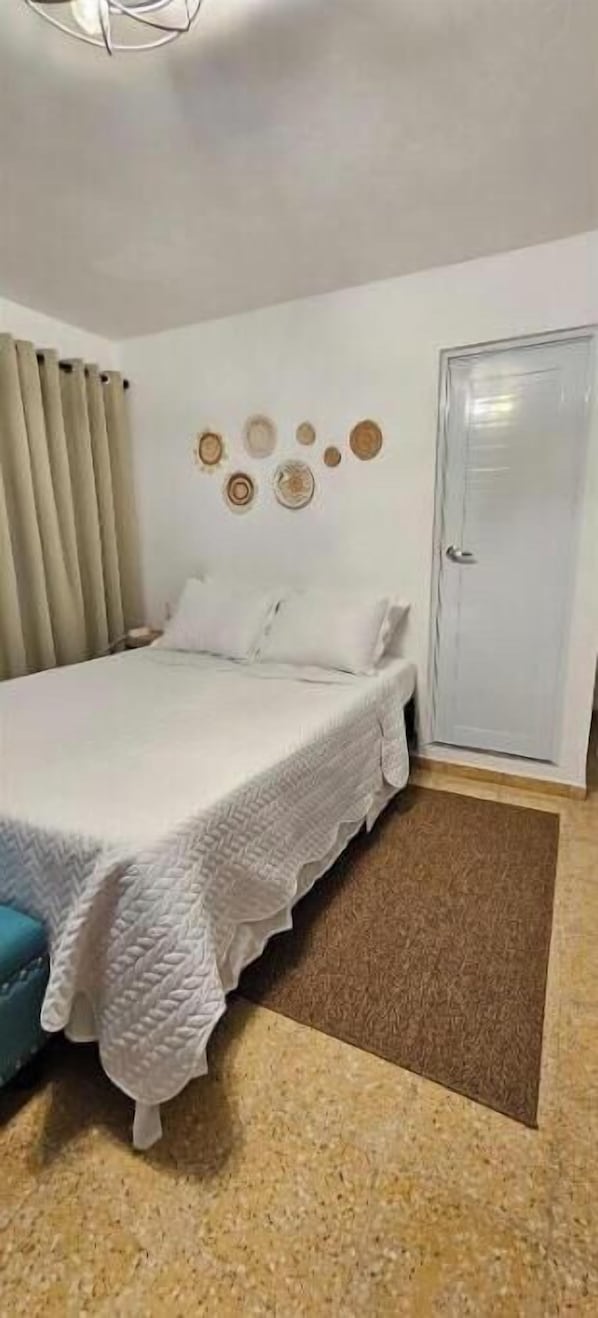 Iron/ironing board, free WiFi, bed sheets