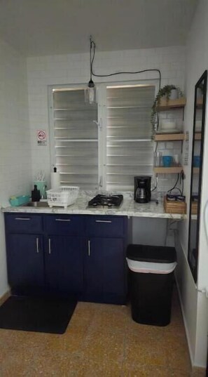 Fridge, microwave, stovetop, coffee/tea maker - Studio Apt in Añasco beach 15min drive to Rincon (Añasco)