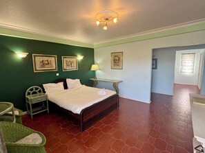 6 chambres, fer et planche à repasser, Wi-Fi, literie fournie