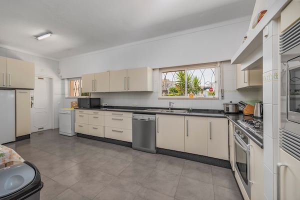 Microones, forn, placa de cuina i rentaplats