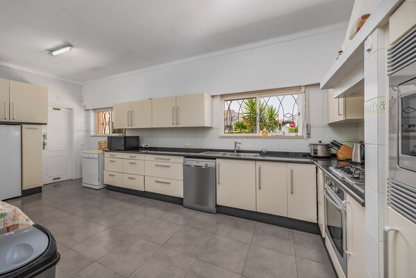 Microwave, oven, stovetop, dishwasher