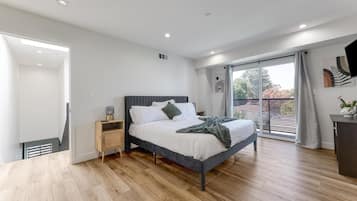 Appartement supérieur, 3 chambres, animaux de compagnie acceptés, vue sur la ville | Bureau, espace de travail pour ordinateurs portables