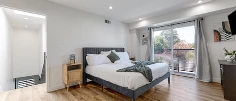 Appartement supérieur, 3 chambres, animaux de compagnie acceptés, vue sur la ville | Bureau, espace de travail pour ordinateurs portables