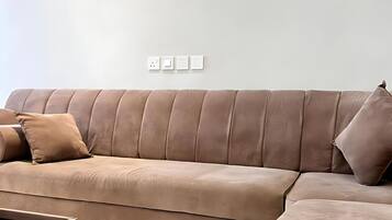 基本公寓, 1 間臥室, 花園景 | 客廳 | 32 吋LCD 電視連衛星電視頻道