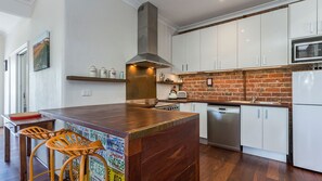 Microwave, oven, dishwasher, coffee/tea maker