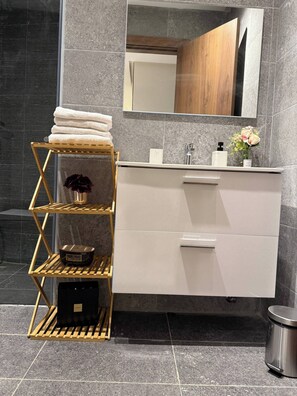 Apartment, 2 Schlafzimmer, Stadtblick | Badezimmer