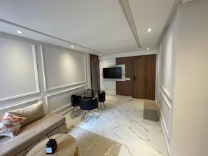 Apartment, 2 Bedrooms, City View | Interior